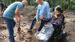 Sadzenie lasu na 70-lecie Radia Olsztyn