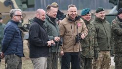 Prezydent i minister obrony narodowej na poligonie w Orzyszu