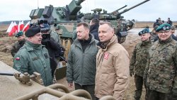 Prezydent i minister obrony narodowej na poligonie w Orzyszu