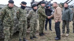 Prezydent i minister obrony narodowej na poligonie w Orzyszu