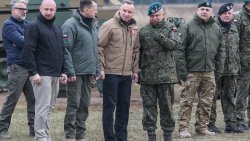 Prezydent i minister obrony narodowej na poligonie w Orzyszu