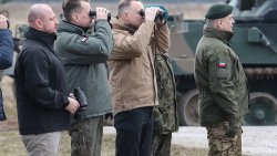 Prezydent i minister obrony narodowej na poligonie w Orzyszu