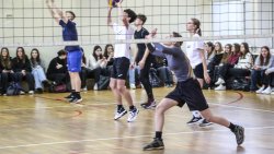 Uczniowie z LO 4 ćwiczyli z gwiazdami AZS [21.02.2024]