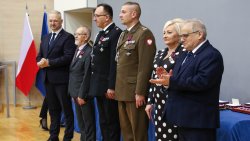 Wojewoda wręczył odznaczenia państwowe [12.11.2024]