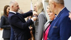 Wojewoda wręczył odznaczenia państwowe [12.11.2024]