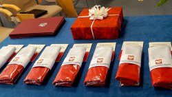 Wojewoda wręczył obywatelstwa cudzoziemcom z Ukrainy, Rosji, Armenii i Gwinei