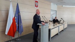 Wojewoda wręczył obywatelstwa cudzoziemcom z Ukrainy, Rosji, Armenii i Gwinei