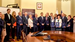 W Urzędzie Wojewódzkim podpisano umowy na remony dróg w regionie