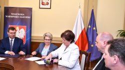 W Urzędzie Wojewódzkim podpisano umowy na remony dróg w regionie