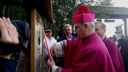 Arcybiskup Górzyński odsłonił głaz w Bałdach
