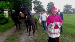 Arcybiskup Górzyński odsłonił głaz w Bałdach