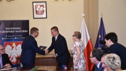 Podpisanie umów na budowe dróg gminnych i powiatowych