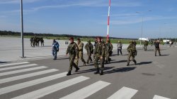 Ćwiczenia DRAGON17 na lotnisku w Szymanach