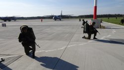Ćwiczenia DRAGON17 na lotnisku w Szymanach