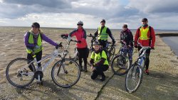 Sztafeta rowerowa policjantów dla chorego kolegi