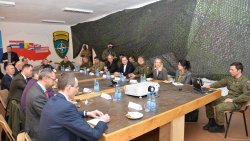 Zastępca sekretarza generalnego NATO odwiedziła międzynarodowy batalion w Bemowie Piskim