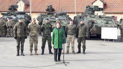 Zastępca sekretarza generalnego NATO odwiedziła międzynarodowy batalion w Bemowie Piskim