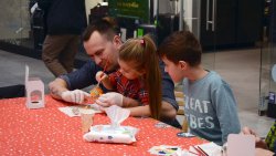 Malowanie bombek w Galerii Warmińskiej