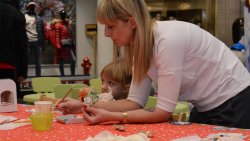 Malowanie bombek w Galerii Warmińskiej