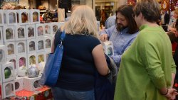 Malowanie bombek w Galerii Warmińskiej