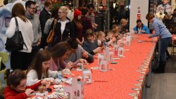 Malowanie bombek w Galerii Warmińskiej