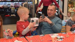 Malowanie bombek w Galerii Warmińskiej