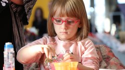 Ostróda - Malowanie bombek z Radiem Olsztyn