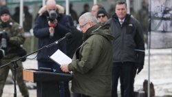 Sekretarz stanu USA Mike Pompeo u żołnierzy Batalionowej Grupy Bojowej NATO w Bemowie Piskim