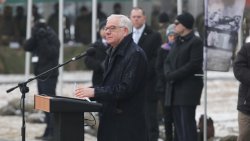 Sekretarz stanu USA Mike Pompeo u żołnierzy Batalionowej Grupy Bojowej NATO w Bemowie Piskim