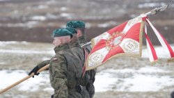 Sekretarz stanu USA Mike Pompeo u żołnierzy Batalionowej Grupy Bojowej NATO w Bemowie Piskim