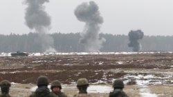 Sekretarz stanu USA Mike Pompeo u żołnierzy Batalionowej Grupy Bojowej NATO w Bemowie Piskim