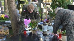 Terytorialsi sprzątali groby żołnierzy AK