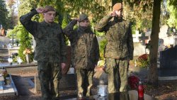 Terytorialsi sprzątali groby żołnierzy AK