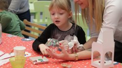 Malowanie bombek w Galerii Warmińskiej