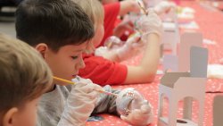 Malowanie bombek w Galerii Warmińskiej