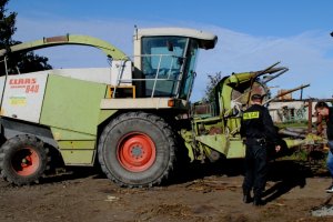 Wpadł do sieczkarni