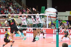  PlusLiga siatkarzy - 6 kolejka: Szok w Uranii. Akademicy na kolanach. AZS-LOTOS 0:3! 