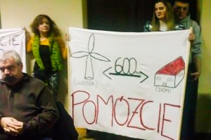 Burmistrz Jezioran tłumaczy się z budowy wiatraków