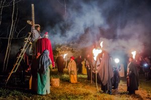 Blisko 100 aktorów-amatorów zagrało w Misterium Męki Pańskiej w Budzewie