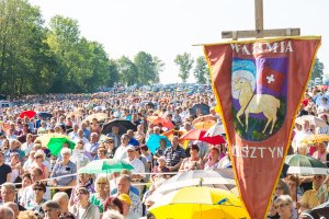 Pielgrzymowanie jako walka z własnymi słabościami. Studenci-seniorzy wysłuchali wykładu prof. Joanny Garbuli