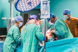 Pionierska operacja wszczepienia sztucznej zastawki w Olsztynie