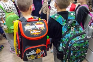 Uczniowie z coraz mniejszym ciężarem. Zaskakujące wyniki badań