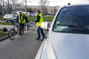 Groźny wypadek w Elblągu. Rowerzysta trafił do szpitala