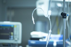 Komendant-Rektor WSPol odwiedził postrzelonych policjantów. 