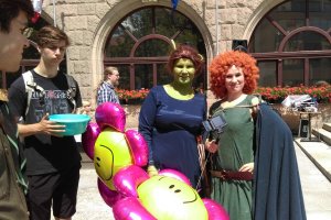  Ulice Olsztyna opanowały postacie z bajek - FILM