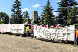  Podwykonawcy pikietują i żądają zapłaty za pracę