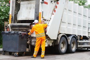 Nowe przepisy dotyczące recyklingu śmieci. Gdzie wyrzucać tekstylia?