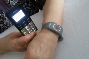Prawie 400 seniorów otrzyma przycisk życia. Są pieniądze na dofinansowanie całodobowej teleopieki