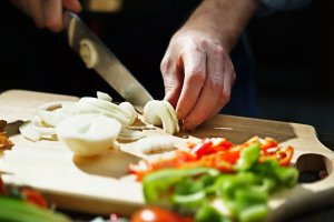 Nie masz ani czasu, ani nic w lodówce? Głód zaspokoi sałatka SOS