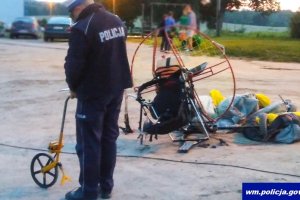 Paralotniarz zahaczył o przewód telewizji kablowej i runął na ziemię